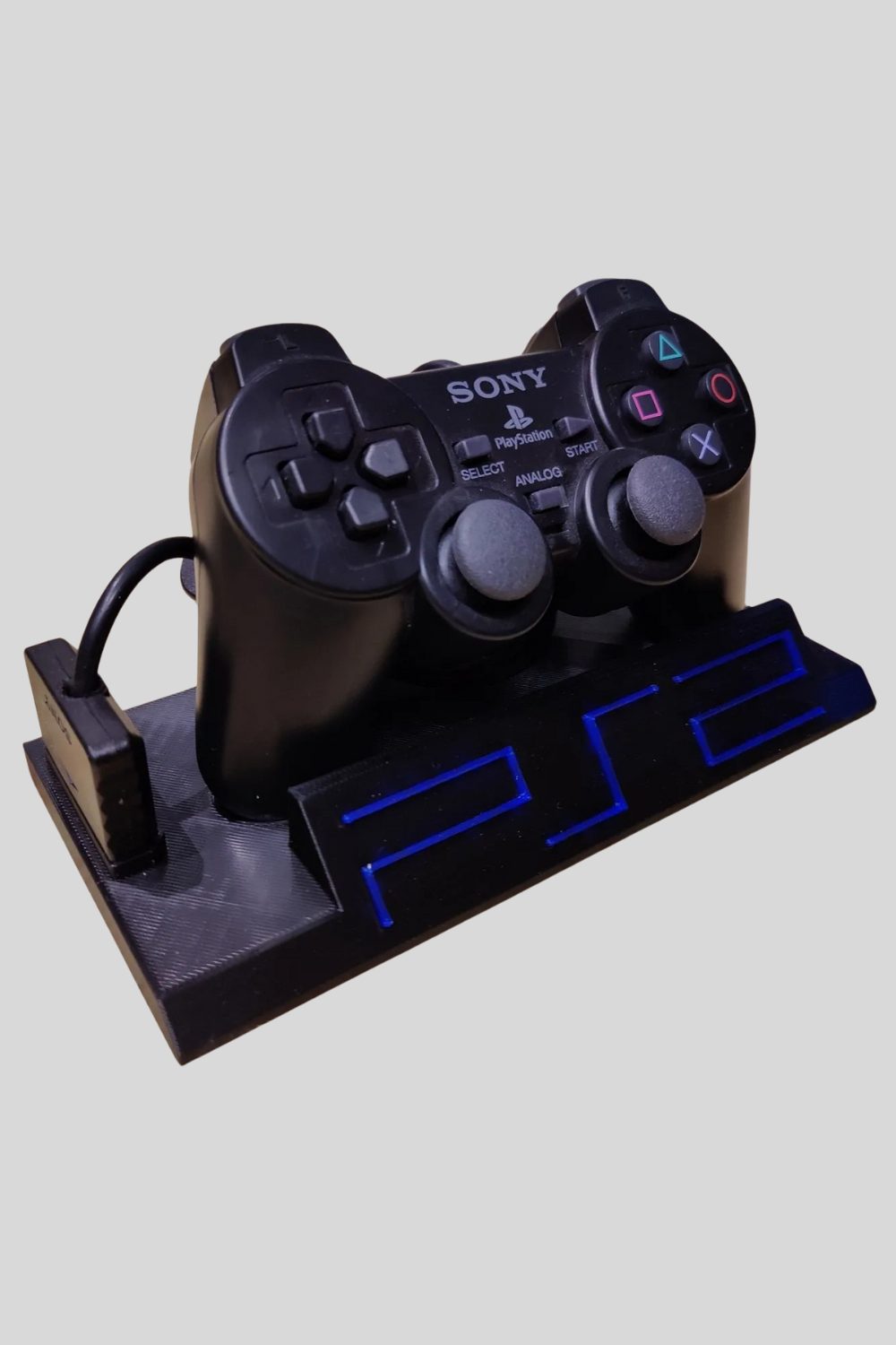 #65 PS2 Controller Stand With Playstation 2 Logo — vue 1