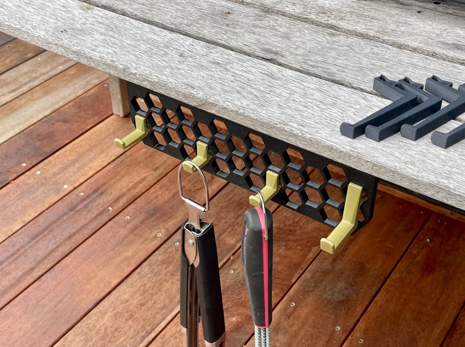#67 HSW Under Desk Mount - Uses 3M Command Strips, VHB Tape or Screws - Honeycomb St — vue 6