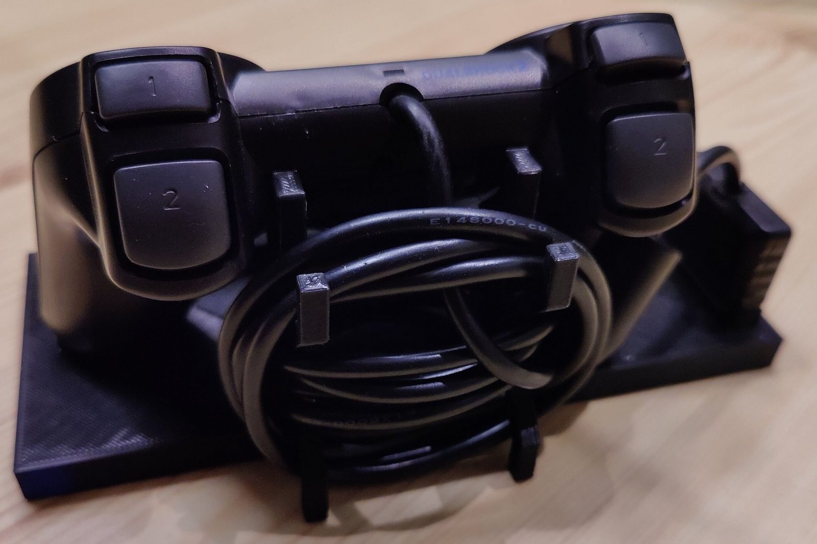 #67 PS2 Controller Stand With Playstation 2 Logo — vue 4