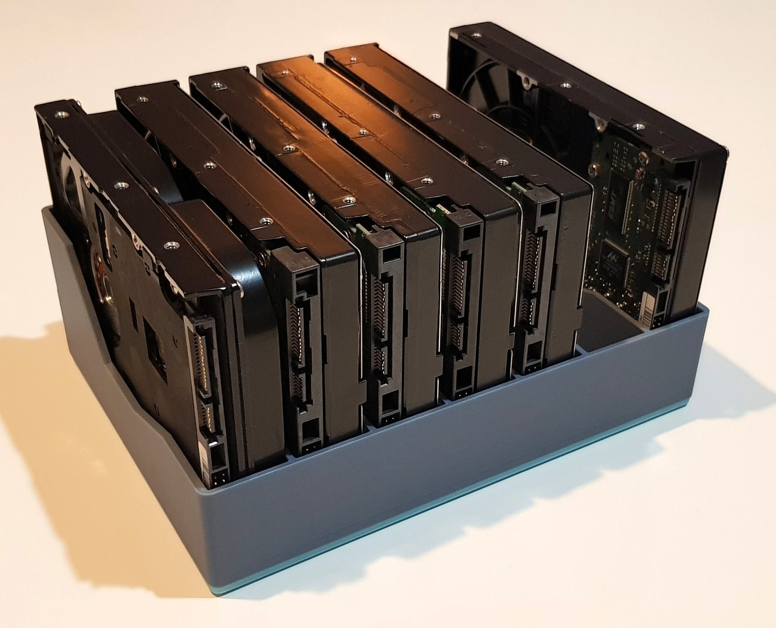 #69 3.5in HDD DRIVE HOLDER — vue 8