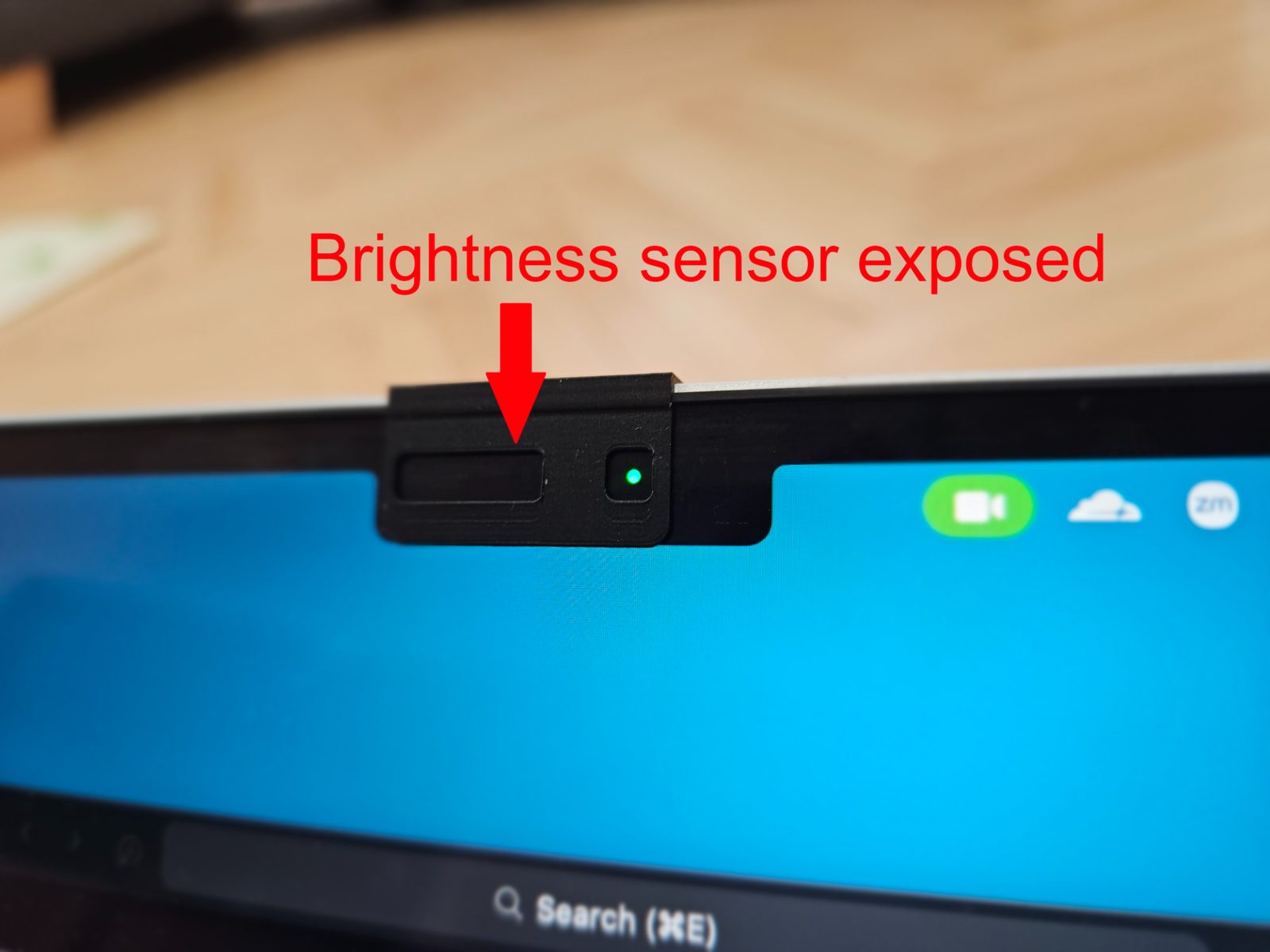 #70 Macbook camera cover - brightness sensor exposed — vue 4