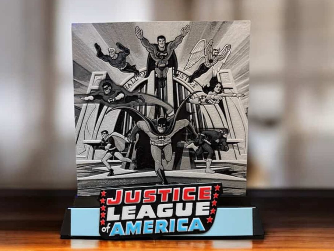 #72 Justice League of America Comic Book Kickstand — vue 1