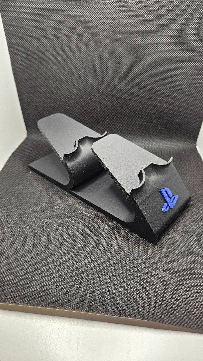 #72 PS3 Dual Shock Controller Double Stand with Logo — vue 3