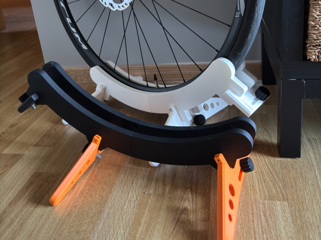 #83 Road or MTB Bike adjustable stand — vue 3