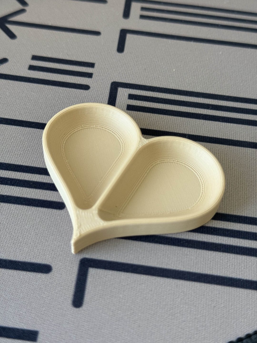 #87 Simple Couples Ring Holder — vue 4