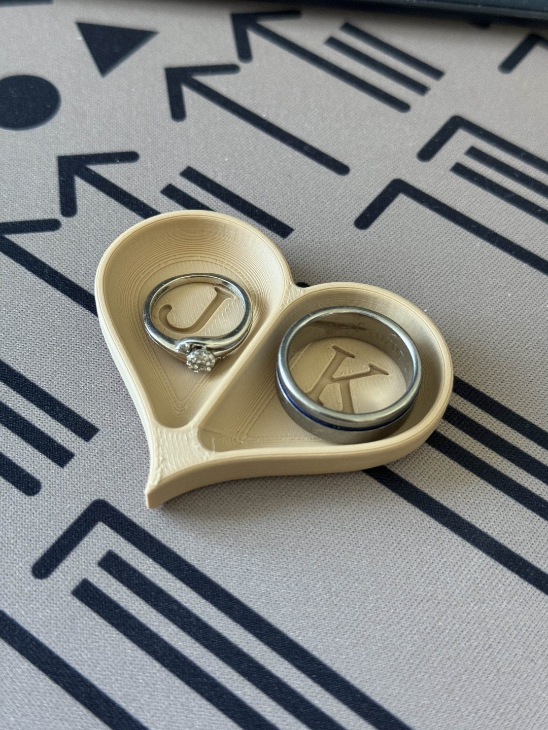 #87 Simple Couples Ring Holder — vue 5
