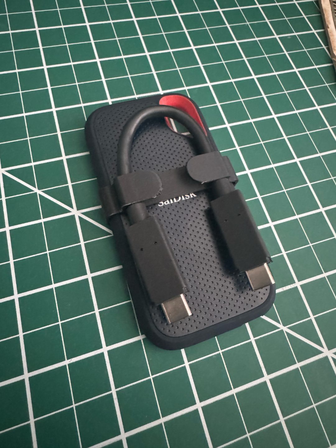 #96 SanDisk Extreme Portable SSD Cable Organizer — vue 2