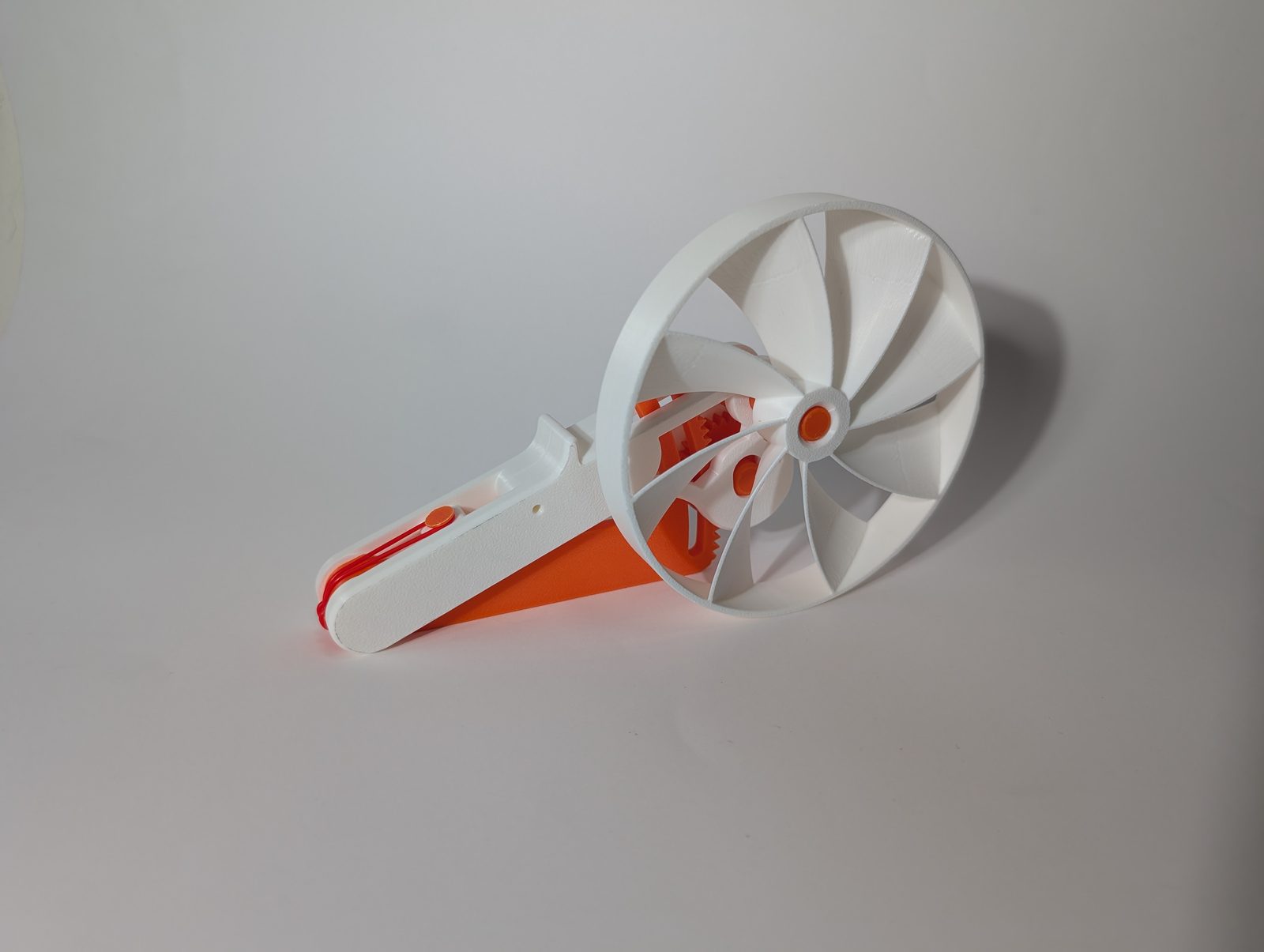 #100 Squeeze Powered Flywheel Fan — vue 6