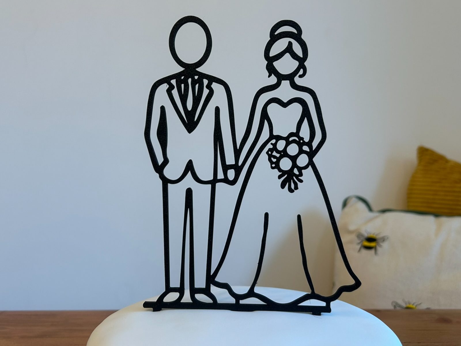 #105 Bride and Groom - Silhouette Cake Topper — vue 1