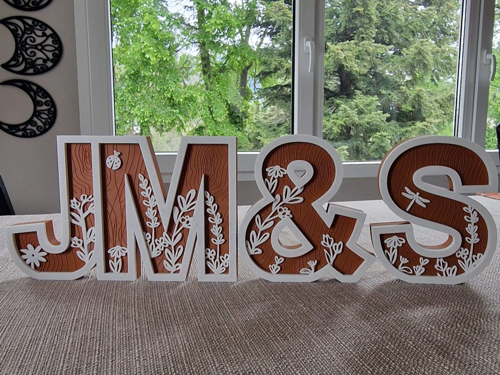 #109 Wood-style letters — vue 2