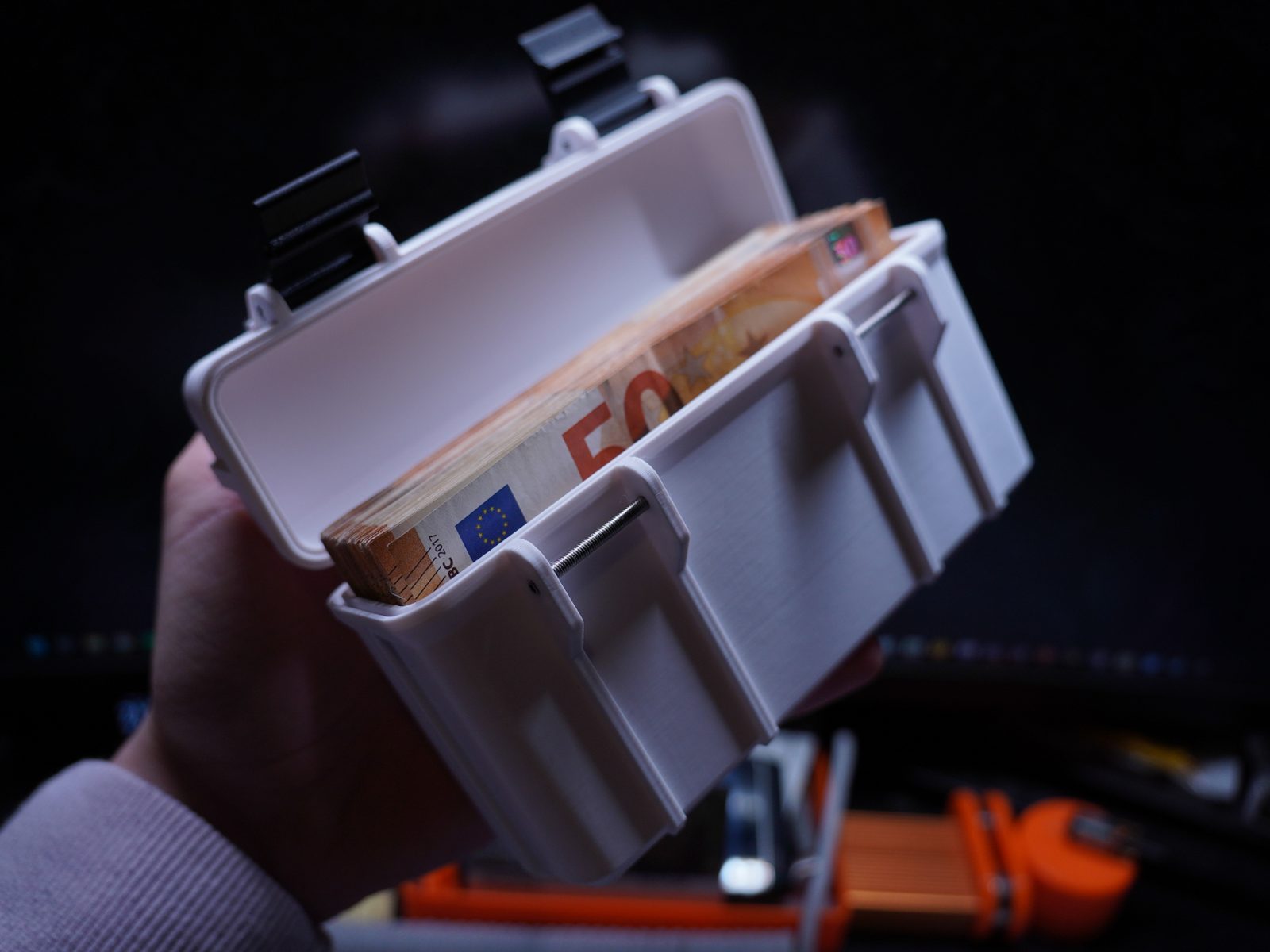 #111 Rugged Utility Cash Box (Big Boy Piggy Bank) — vue 1