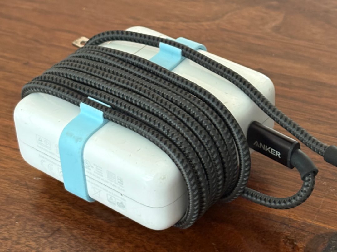 #125 Macbook cable wrap — vue 2
