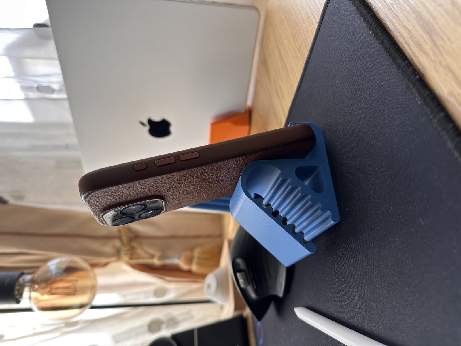 #128 Backpack Desk Holder — vue 4