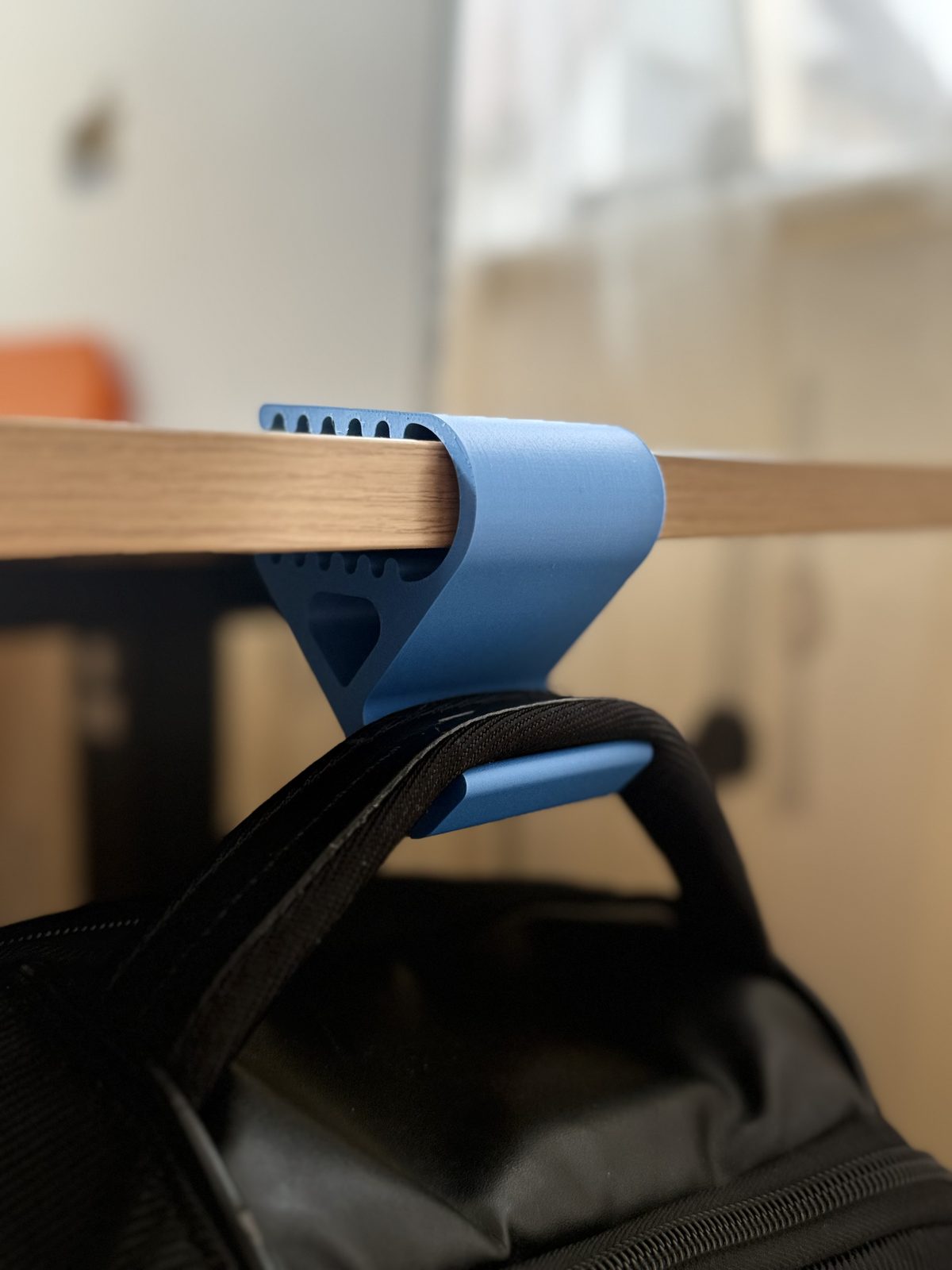 #128 Backpack Desk Holder — vue 7