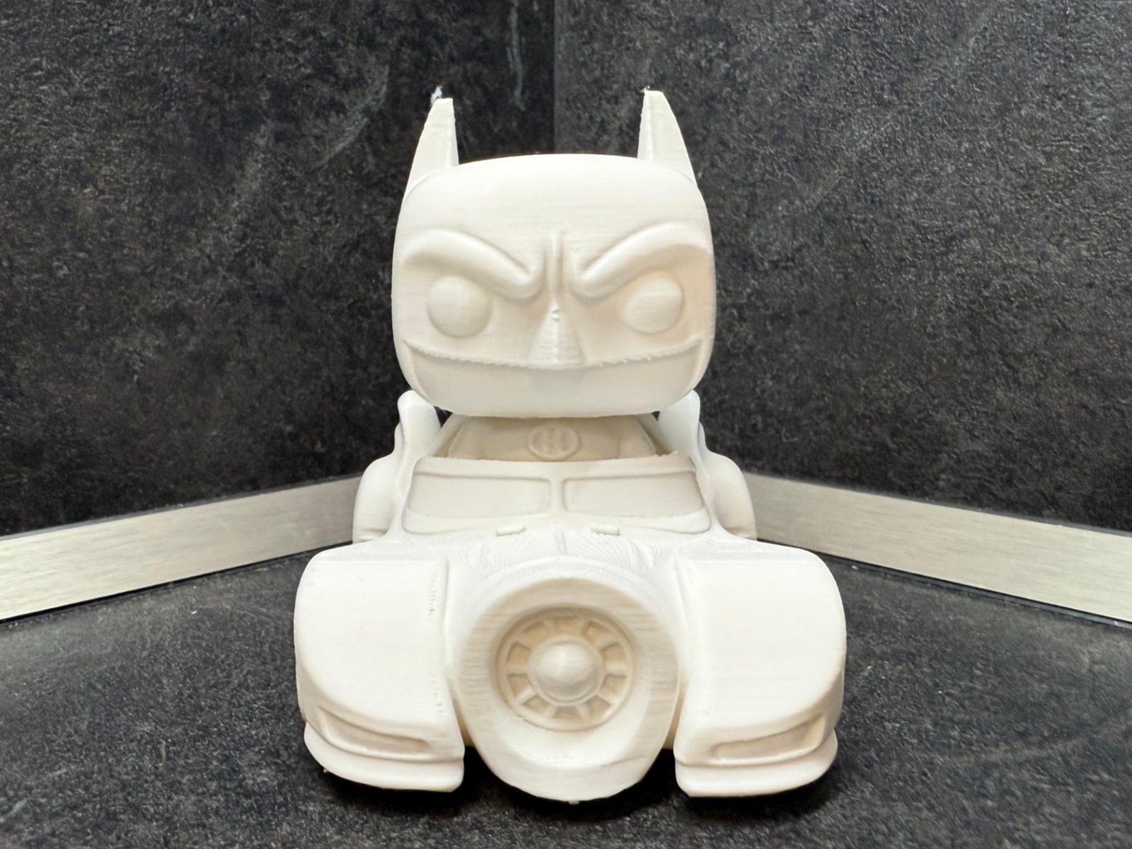 #138 Batman In The Car Character For Hand Coloring — vue 1