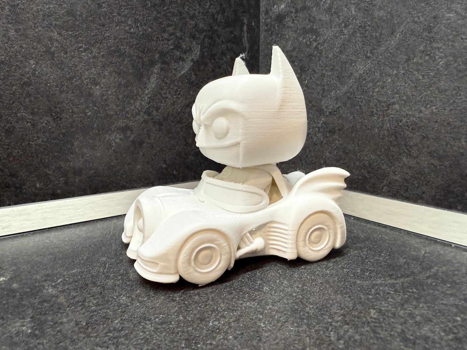 #138 Batman In The Car Character For Hand Coloring — vue 4