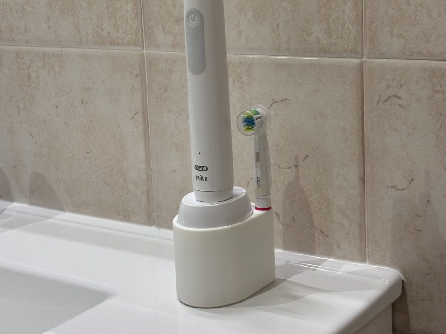 #140 Holder Spazzolino Oral B — vue 1