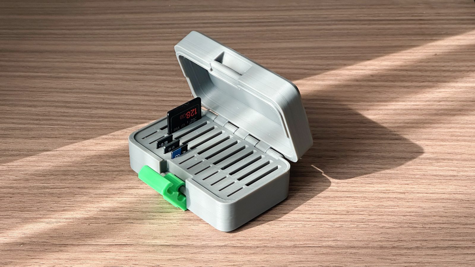 #141 SD card storage box — vue 6