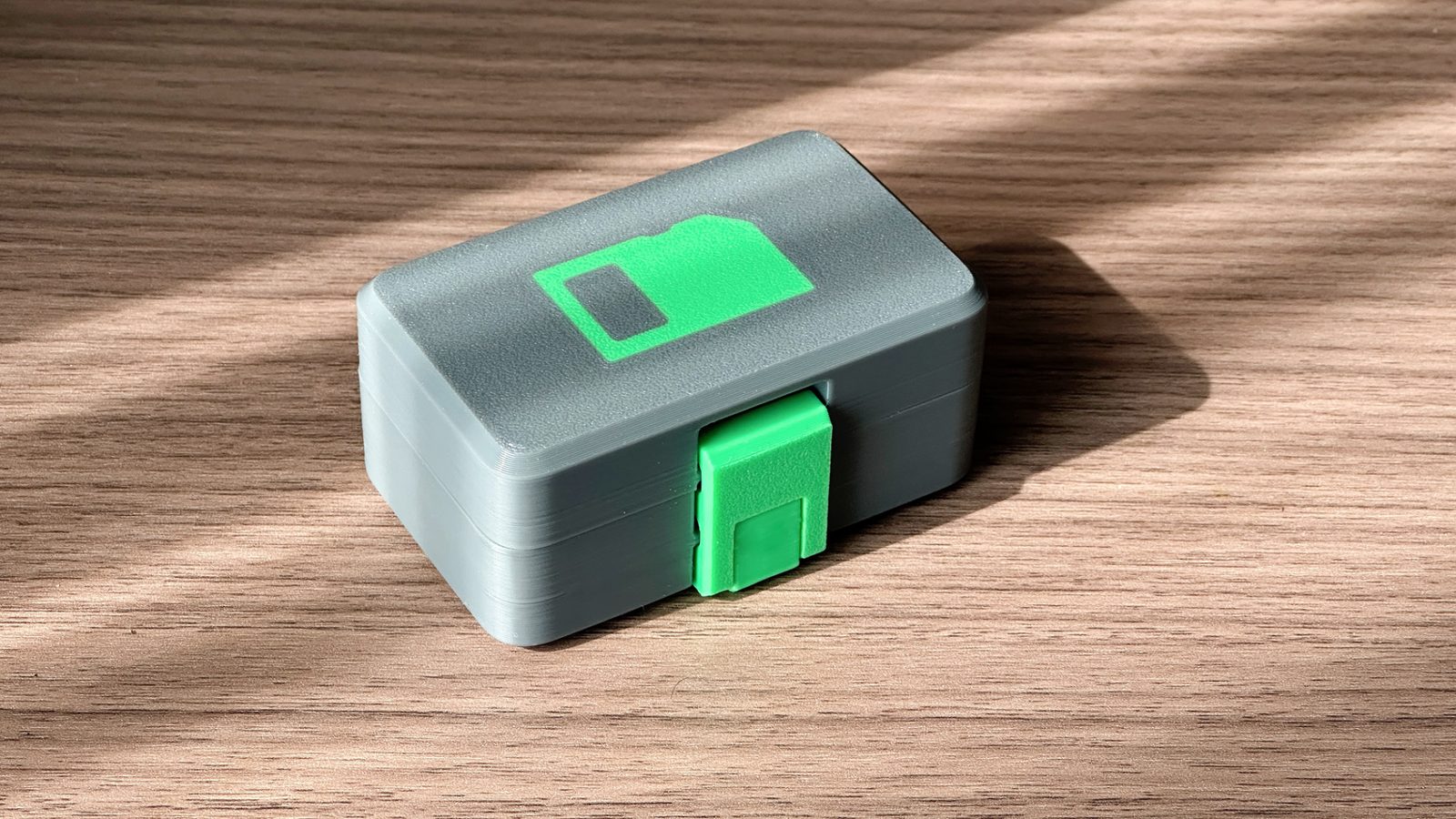 #141 SD card storage box — vue 9