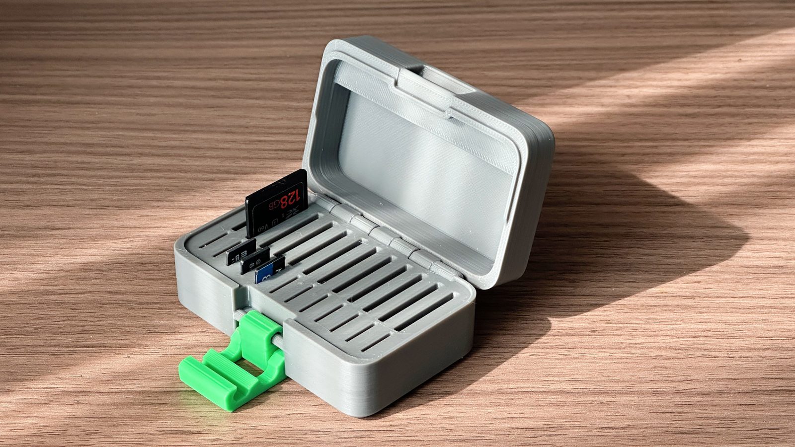 #141 SD card storage box — vue 10