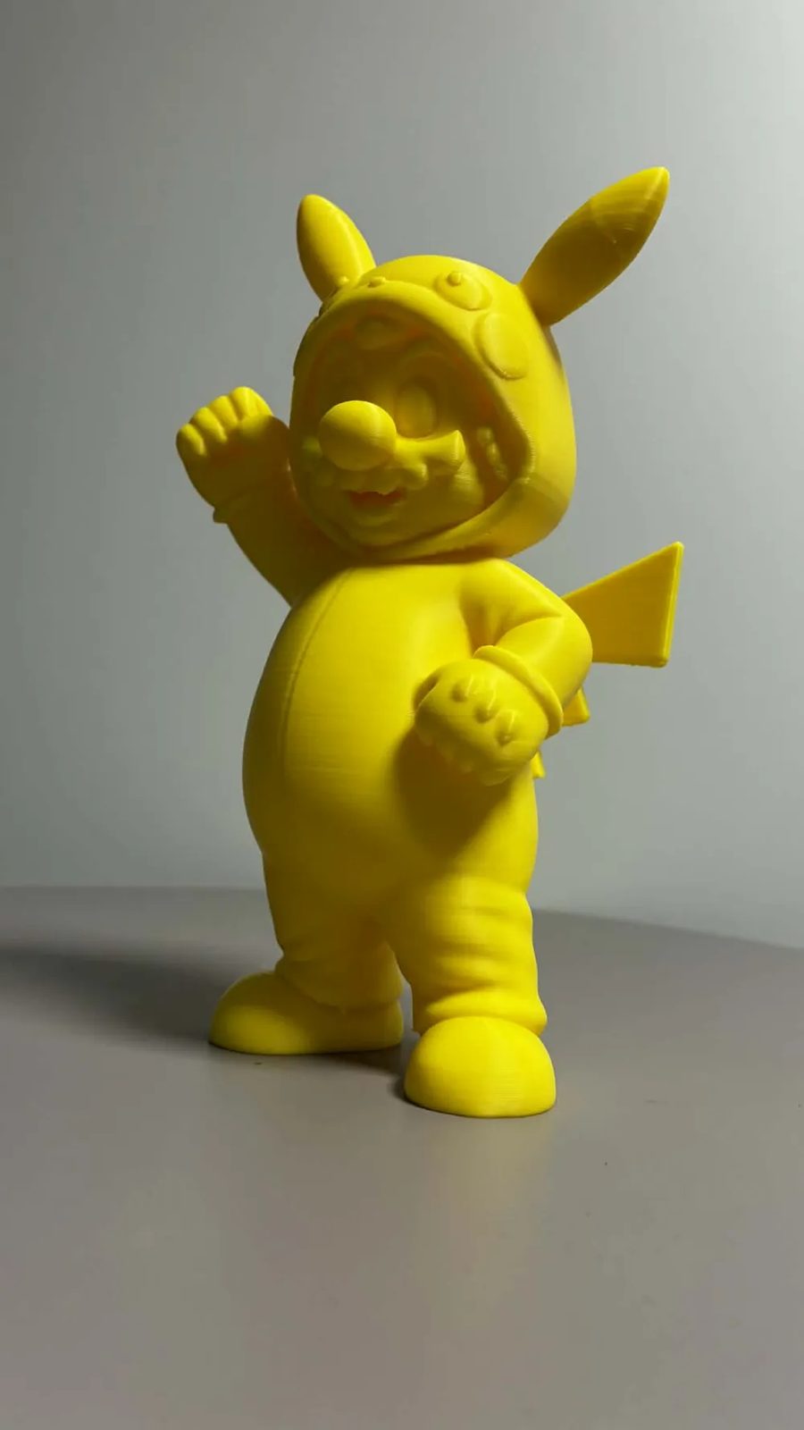 #145 Super Mario in Pikachu outfit — vue 1