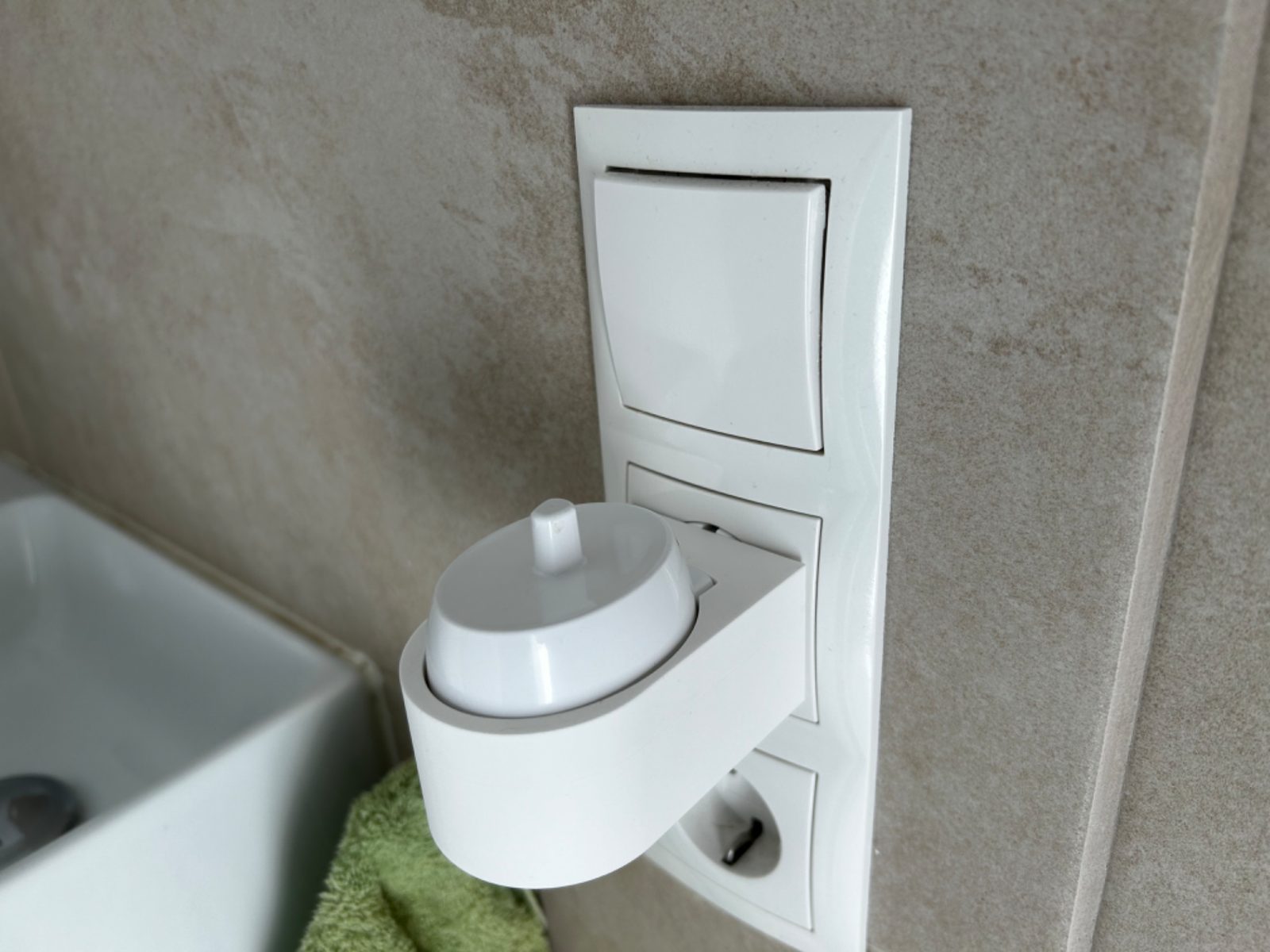 #147 OralB Charger Holder EU Schuko — vue 6