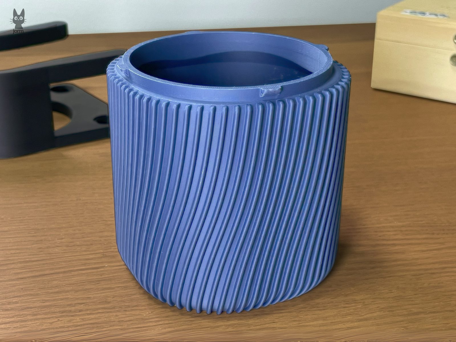 #149 Clamp-On Desk Bin — vue 17