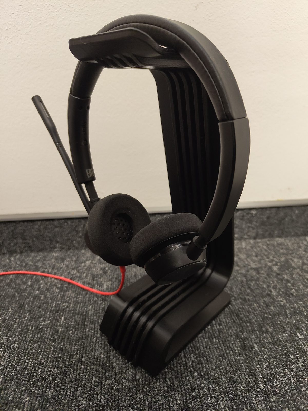 #151 Onami Headphone Stand — vue 3
