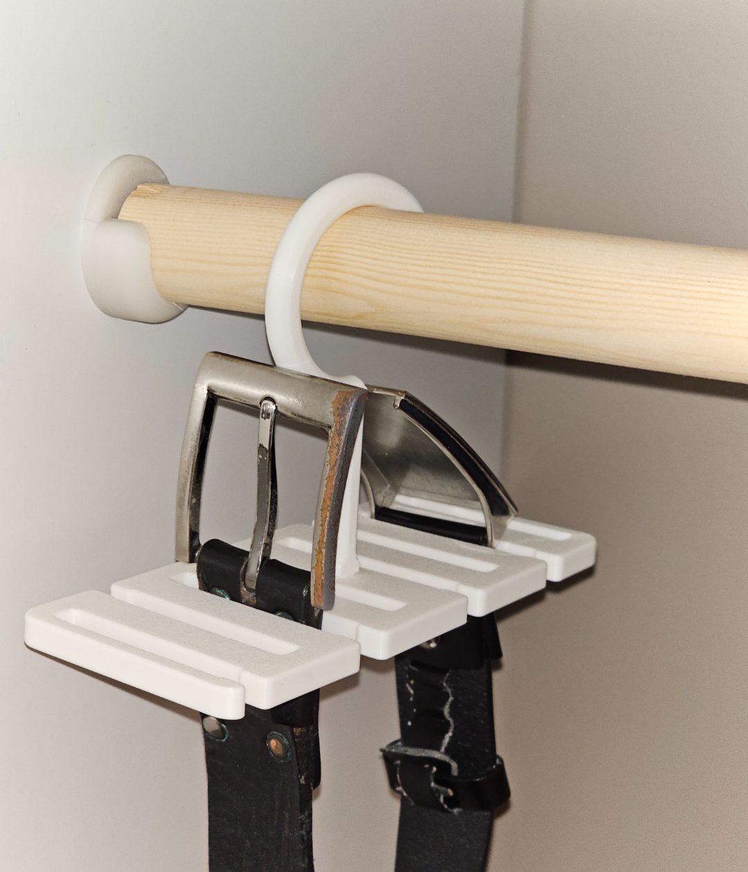 #154 8x Belt hanger for wardrobe — vue 3