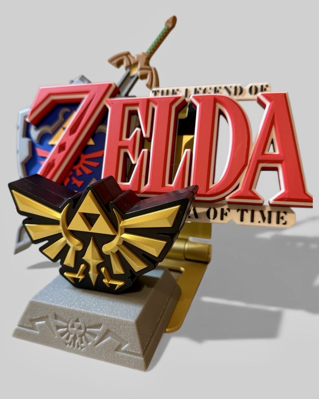 #155 Zelda Ocarina of Time Logo Display Stand — vue 8