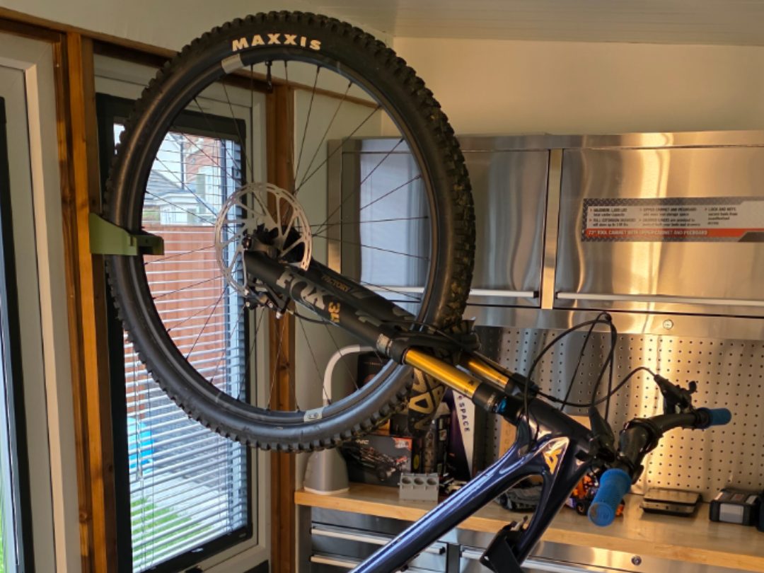 #163 Mountain Bike Vertical Wall Mount — vue 1