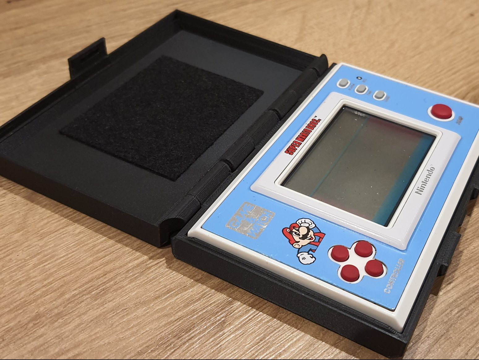 #172 Etui Game Watch Wide Screen — vue 3