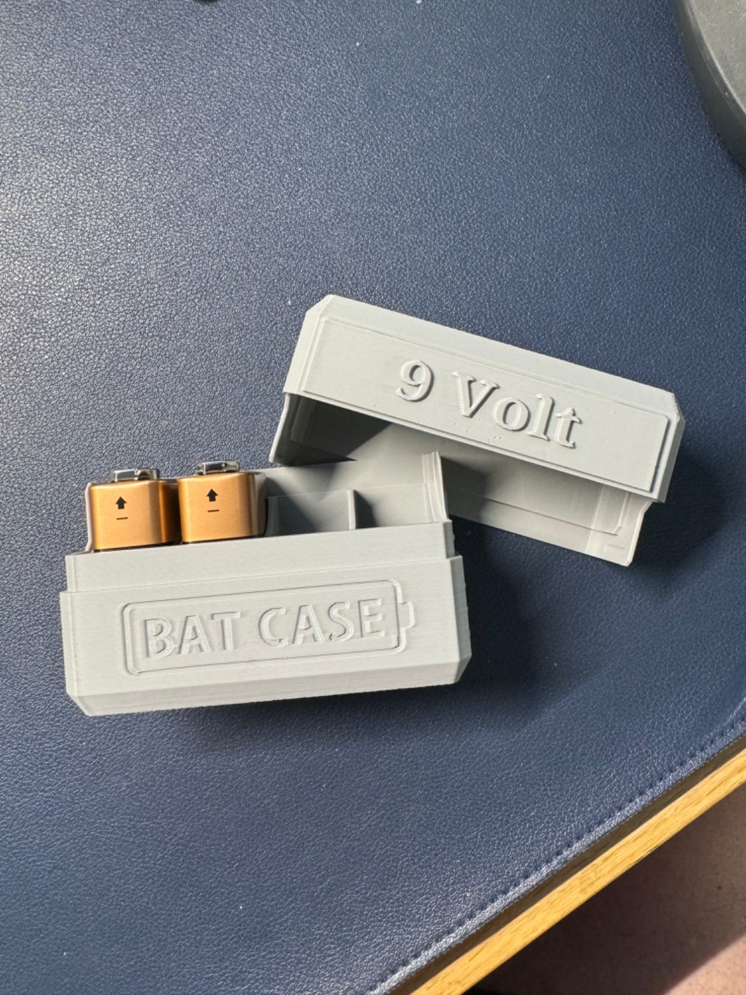 #173 9 Volt (Square) Battery Case — vue 3