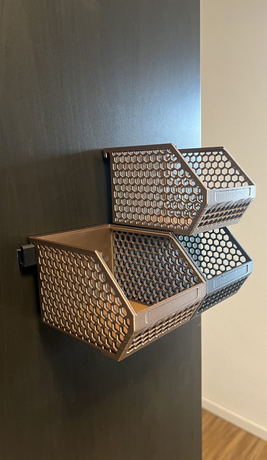 #178 Boxen Stappelbar und Einhängbar Honeycomb — vue 1