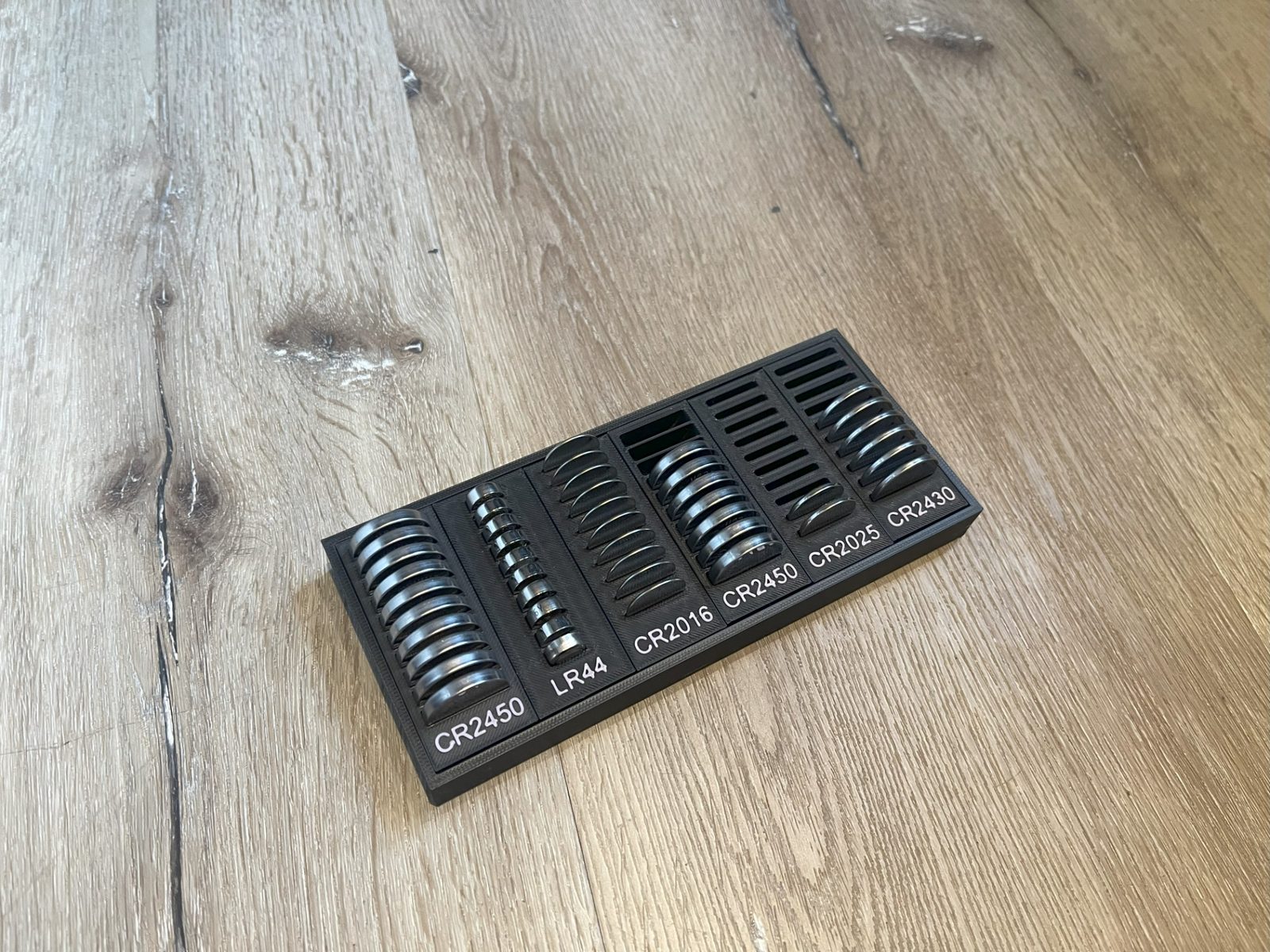 #180 Boîte de rangement piles à bouton — vue 3