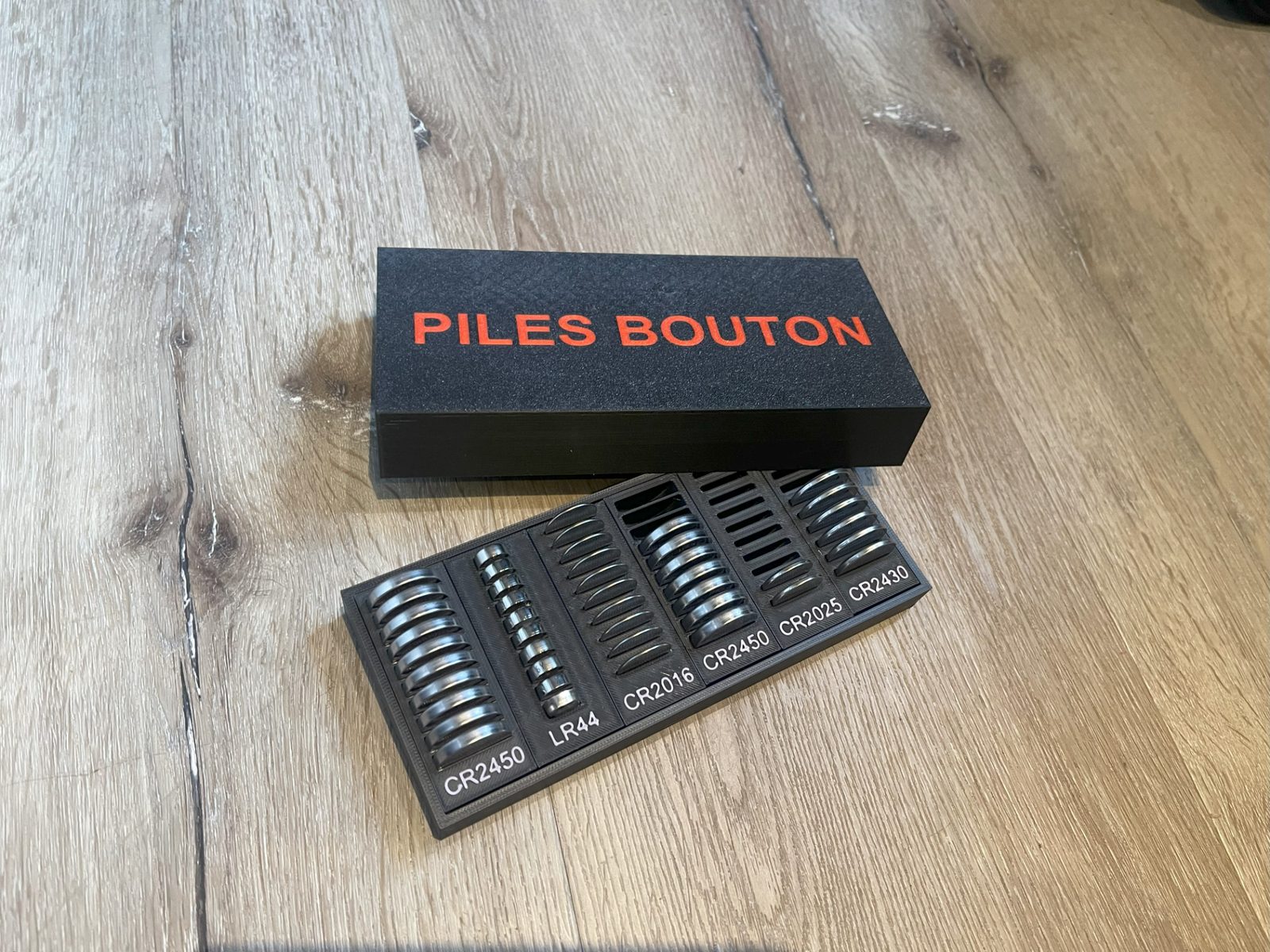 #180 Boîte de rangement piles à bouton — vue 4