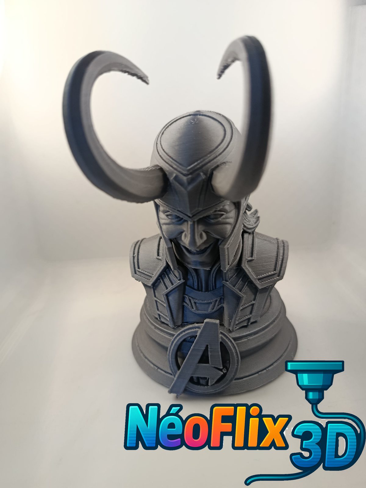 #203 Buste Loki sourire malicieux — vue 4