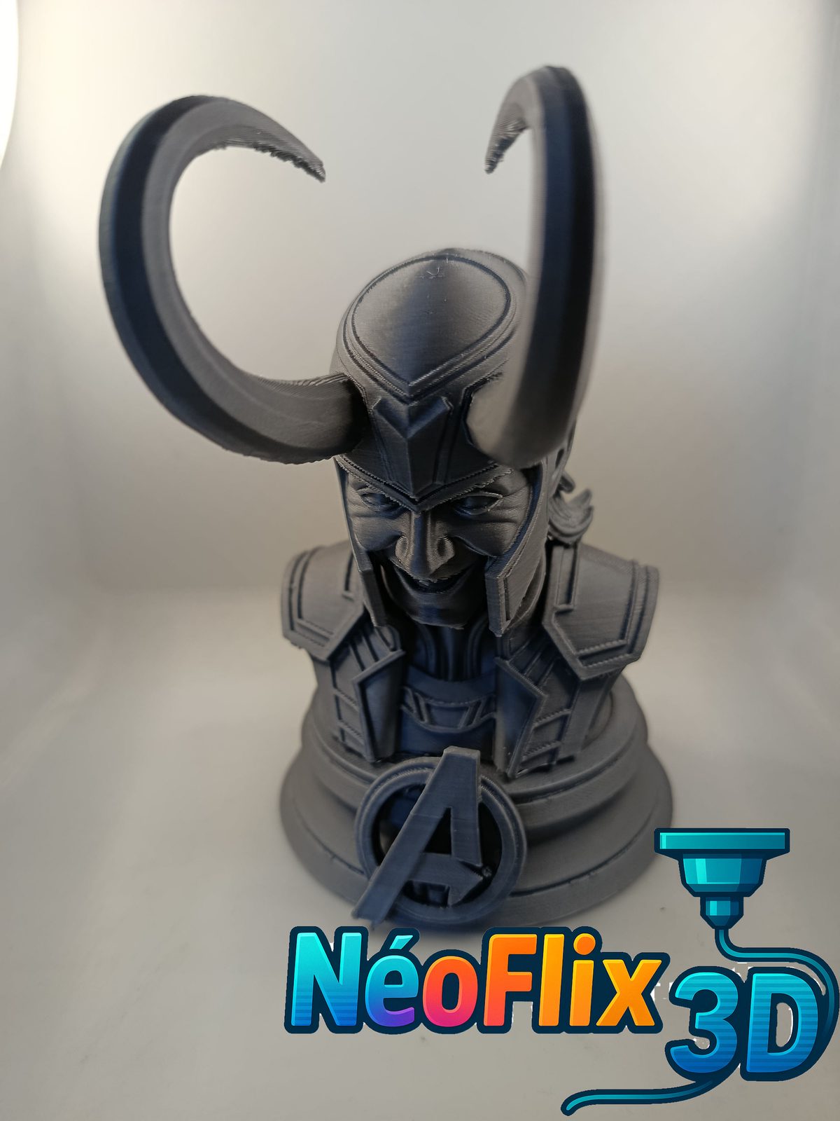 #203 Buste Loki sourire malicieux — vue 5