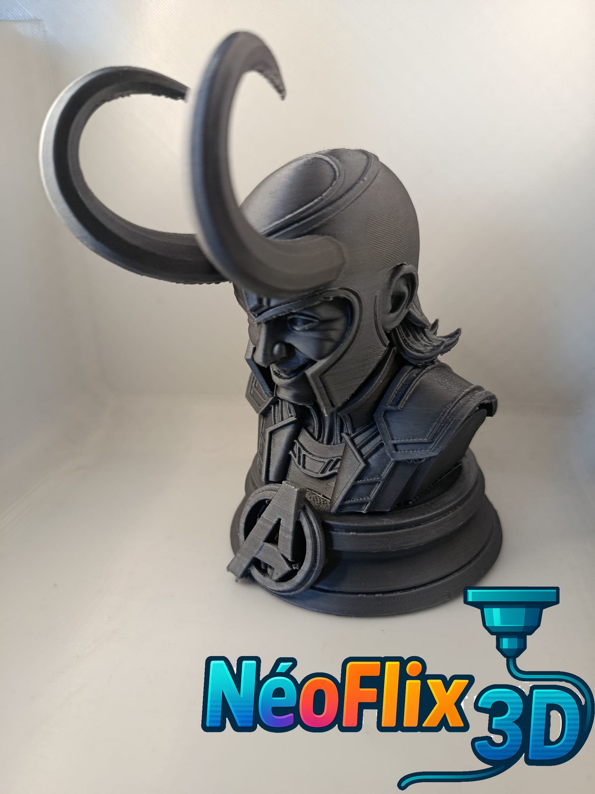 #203 Buste Loki sourire malicieux — vue 8