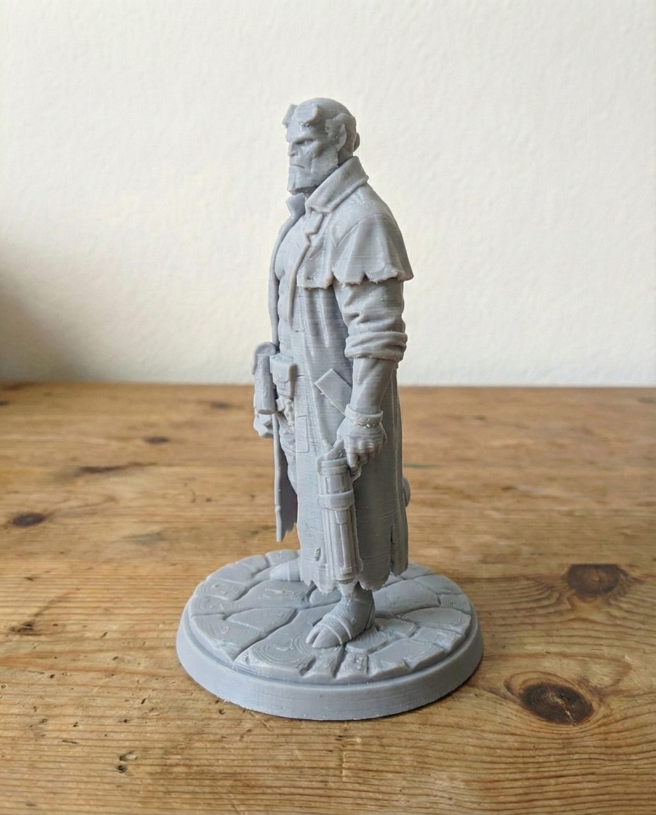#206 Hellboy Miniature Statue — vue 3