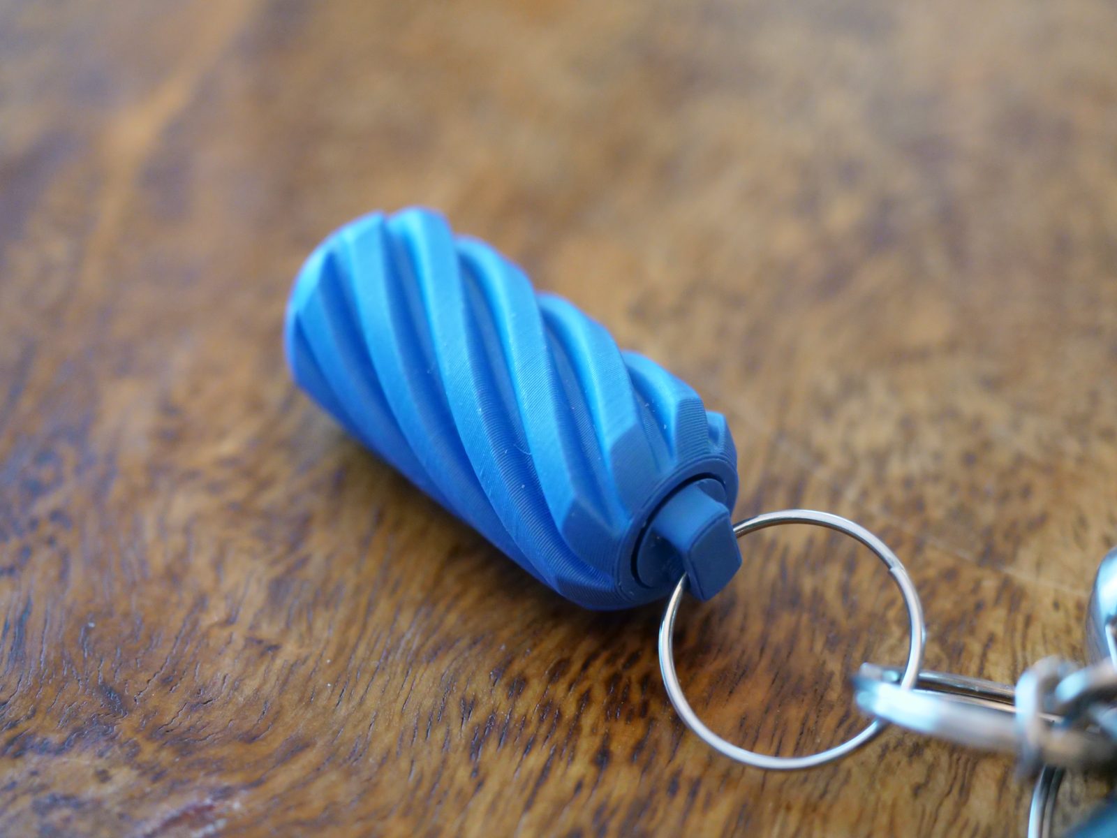#208 Key Hanger V2 - Impossible Passthrough — vue 4