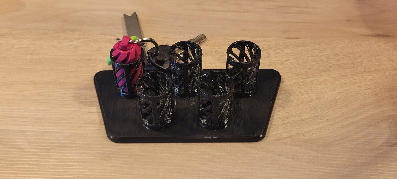 #208 Key Hanger V2 - Impossible Passthrough — vue 11
