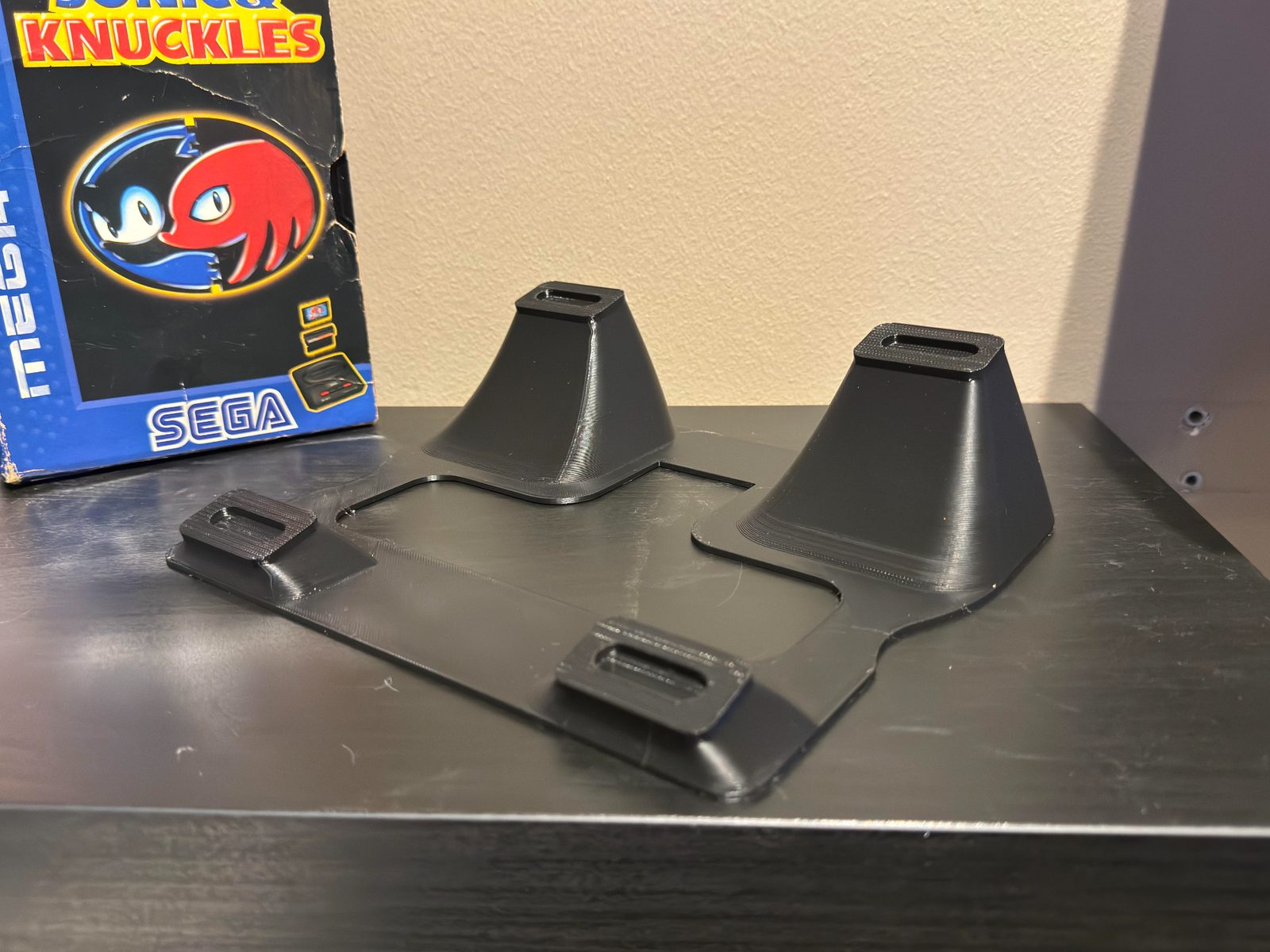 #210 Sega Mega drive 2 display stand — vue 1