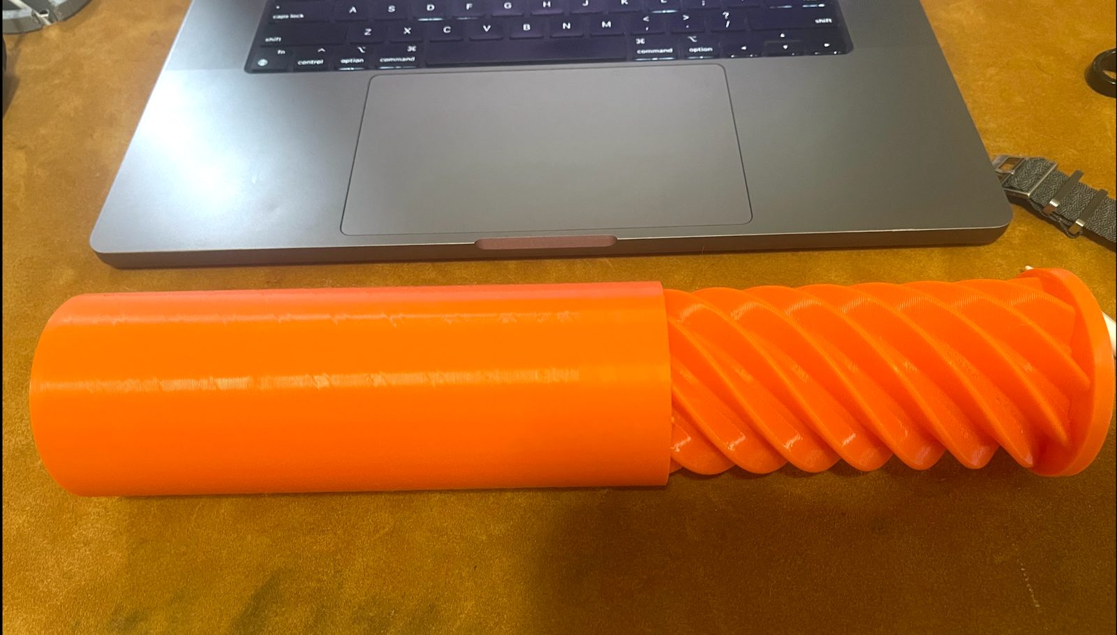 #211 Sleek Twisty Pencil Case — vue 3