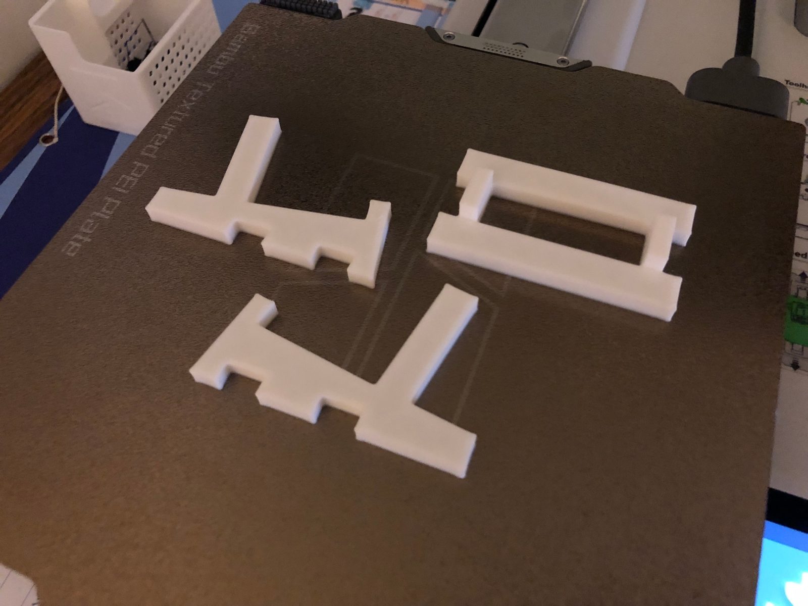 #223 Minimalistic Game Boy display stand — vue 2