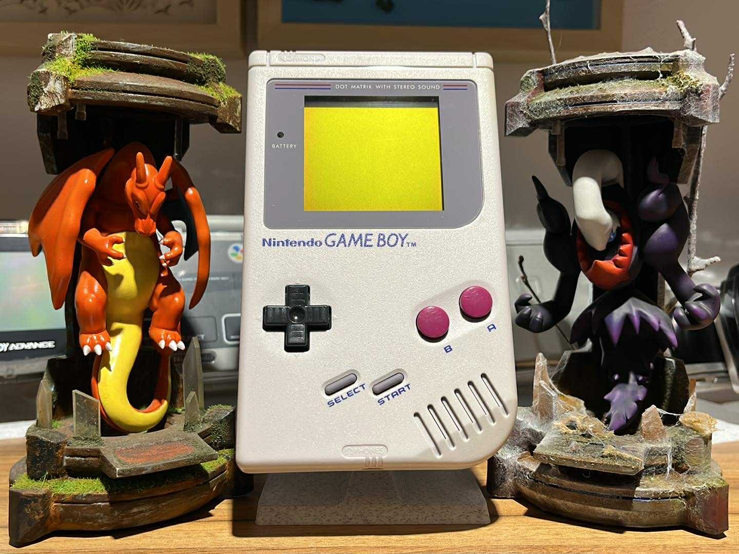 #225 Display Stand for Game Boy DMG — vue 1