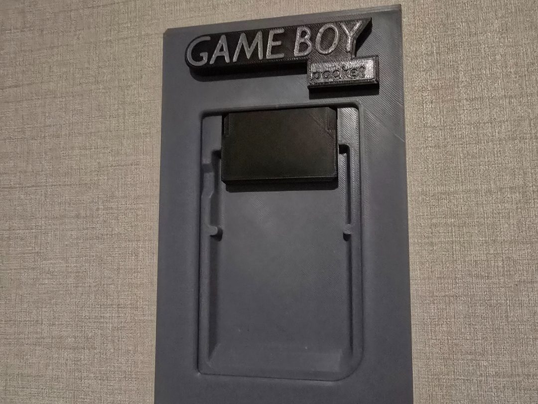 #227 Gameboy Pocket Locking Wall Display — vue 2