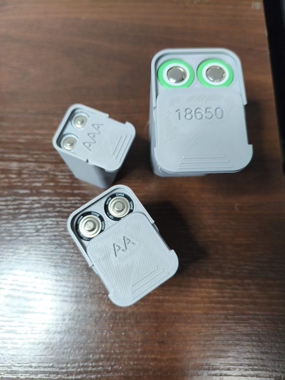 #233 case battery AAA AA 18650 — vue 6