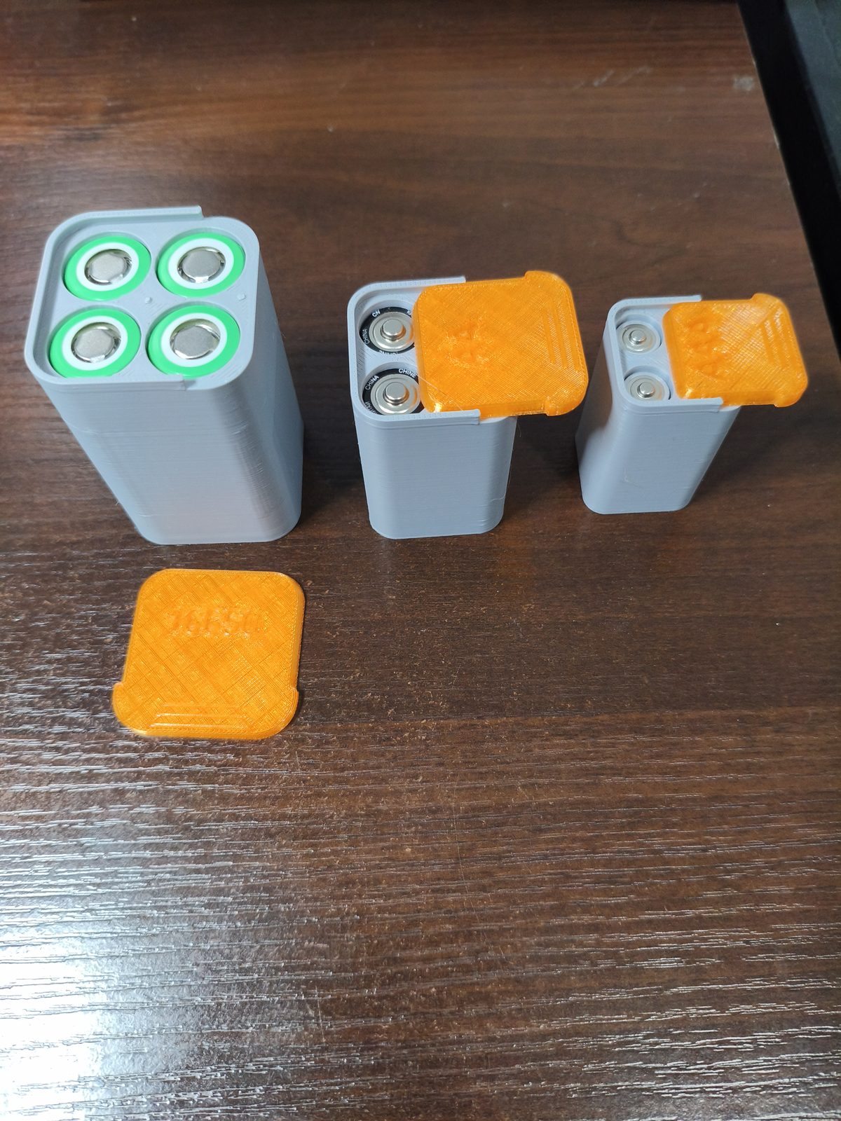 #233 case battery AAA AA 18650 — vue 7