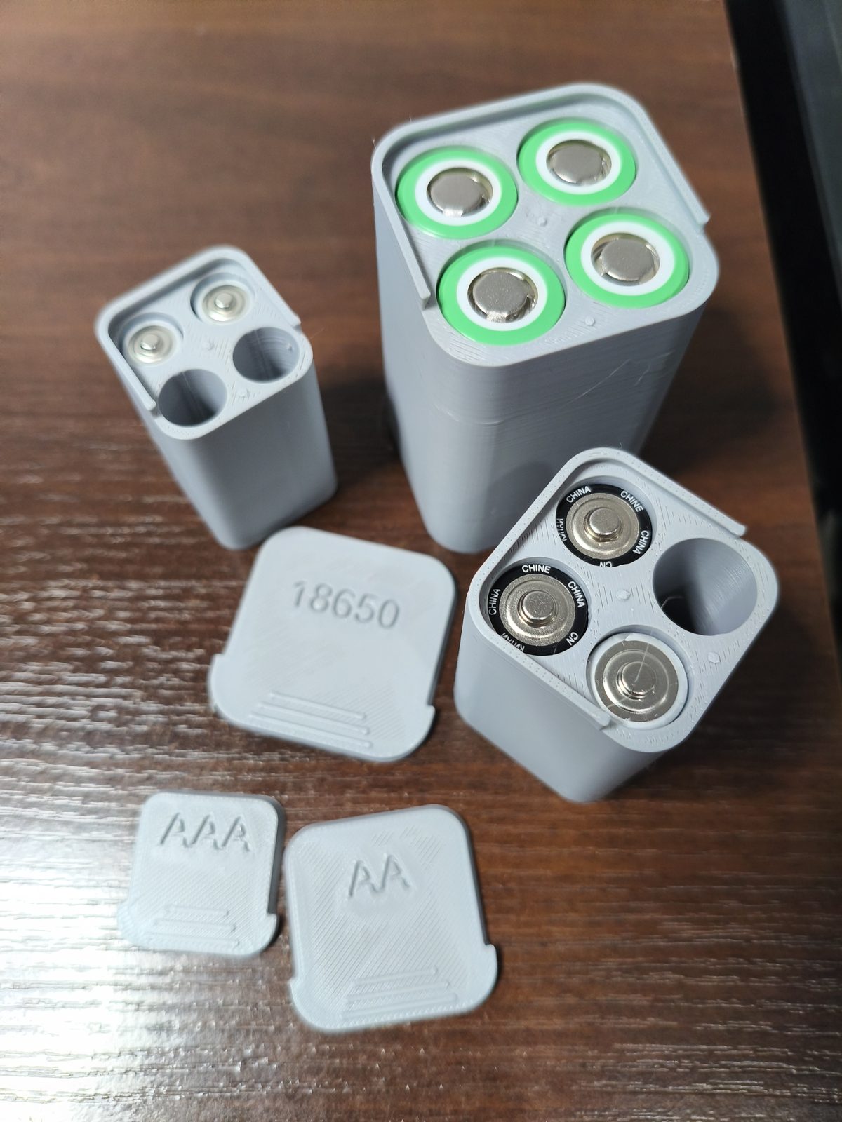 #233 case battery AAA AA 18650 — vue 8